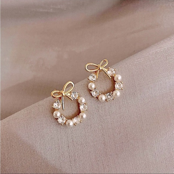 Pearly Diamond Wreath Floral Mini Delicate 925 Sterling Silver Gold Stud Earring - Picture 3 of 5